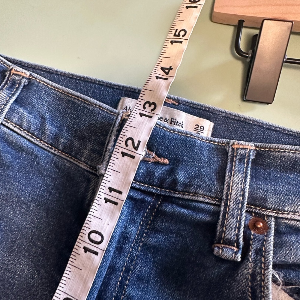 Abercrombie & Fitch Ultra High Rise Flare Jean size 29 medium wash - Picture 5 of 8